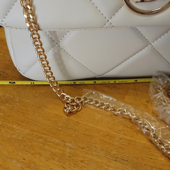 Badgley Mischka Diamond Quilted Med-Large purse, bag, Buttery Soft Vegan Leathe. - Picture 13 of 16